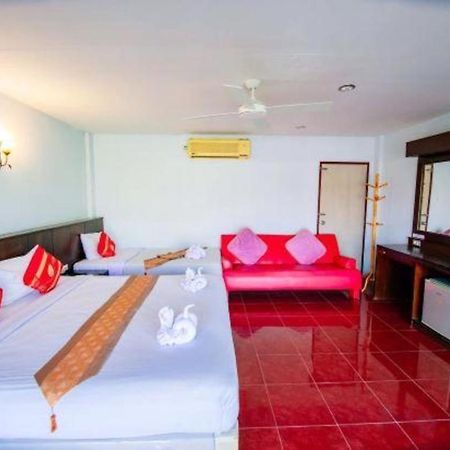 Oyo 343 Wanna Marine Hotel Patong Ngoại thất bức ảnh