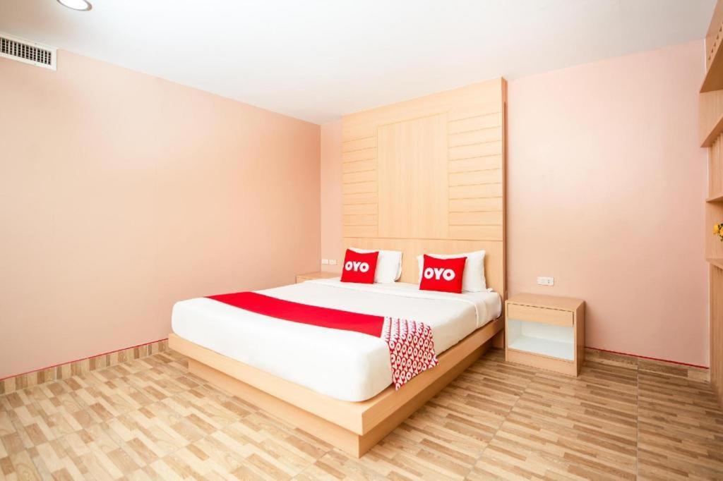 Oyo 343 Wanna Marine Hotel Patong Ngoại thất bức ảnh