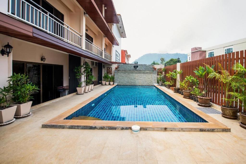 Oyo 343 Wanna Marine Hotel Patong Ngoại thất bức ảnh