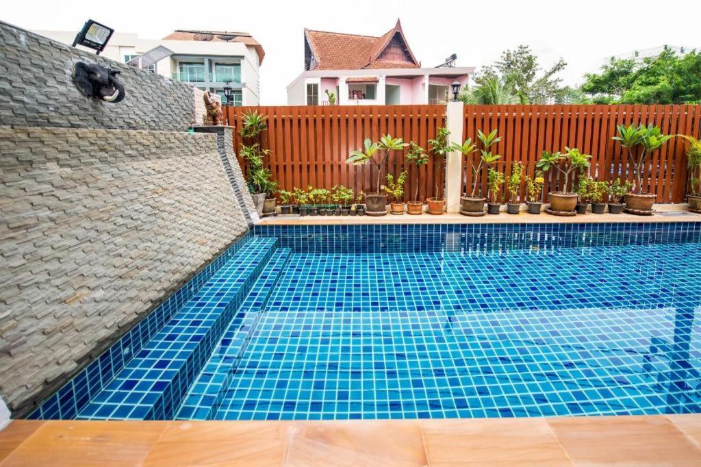 Oyo 343 Wanna Marine Hotel Patong Ngoại thất bức ảnh