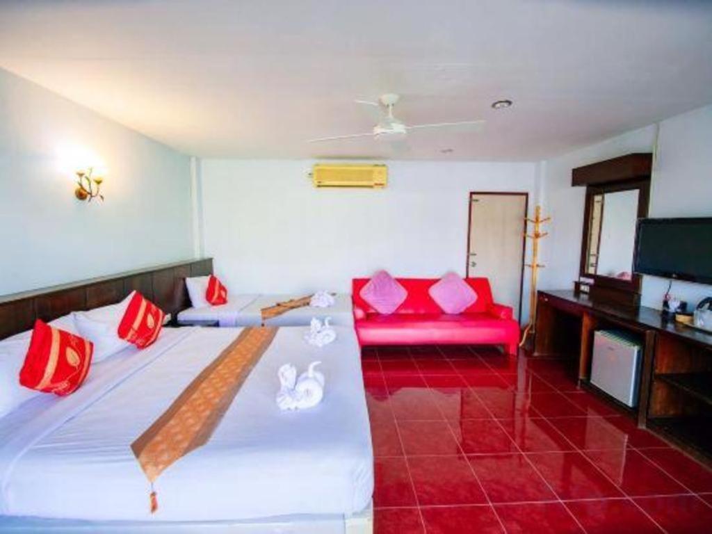 Oyo 343 Wanna Marine Hotel Patong Ngoại thất bức ảnh
