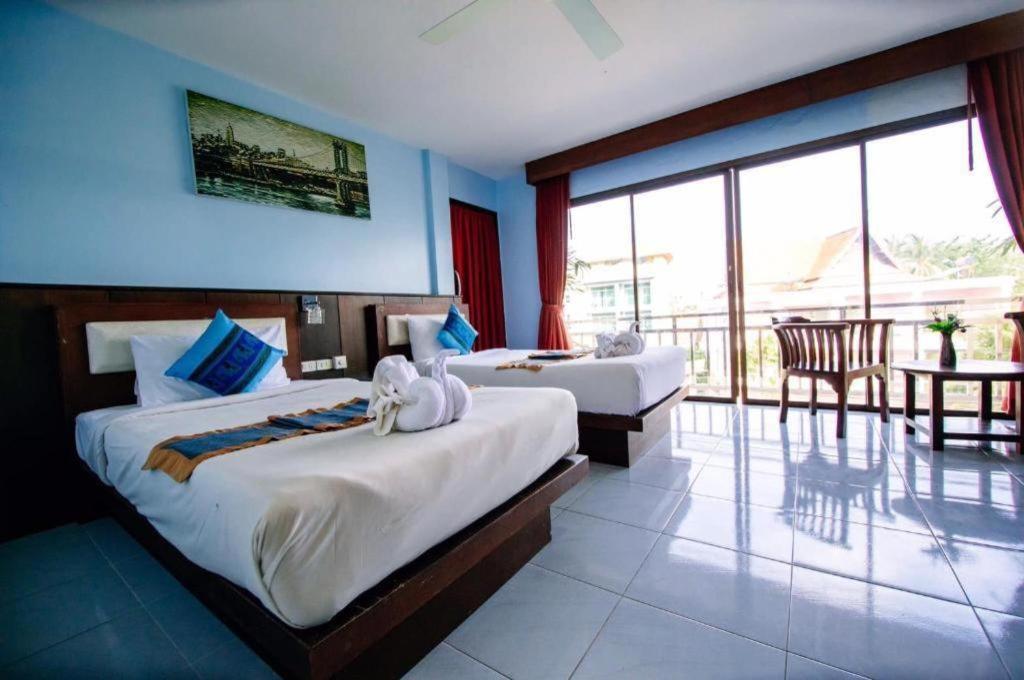 Oyo 343 Wanna Marine Hotel Patong Ngoại thất bức ảnh