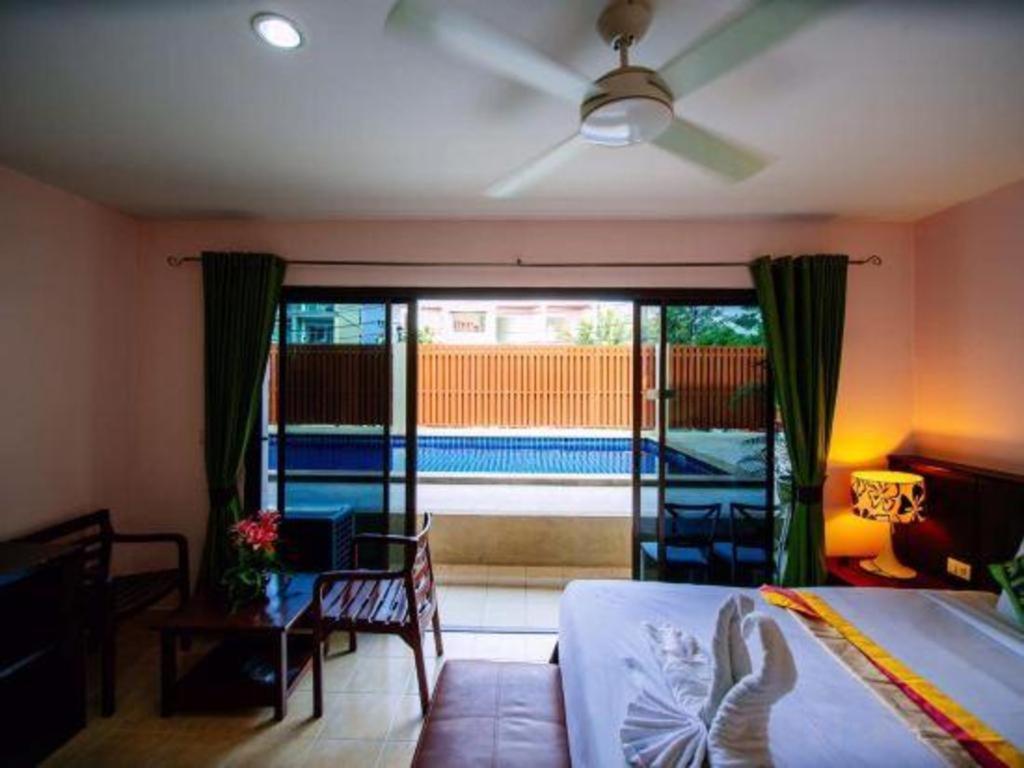 Oyo 343 Wanna Marine Hotel Patong Ngoại thất bức ảnh
