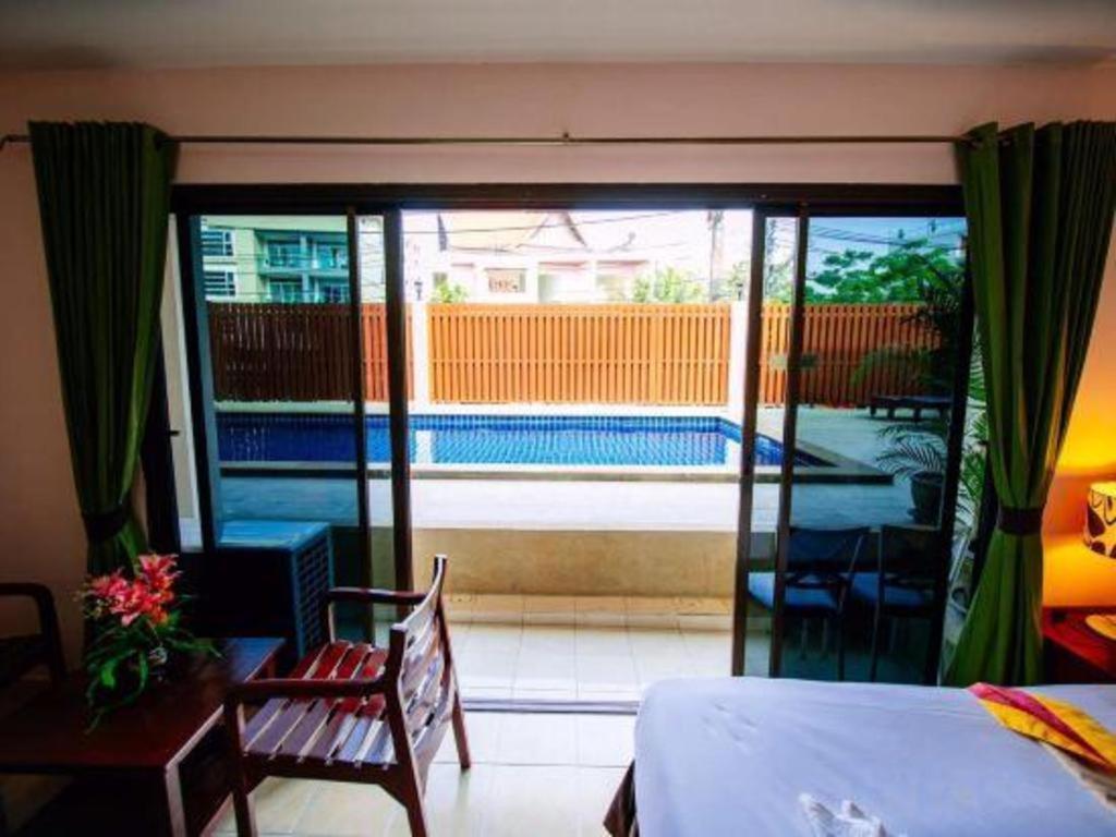 Oyo 343 Wanna Marine Hotel Patong Ngoại thất bức ảnh