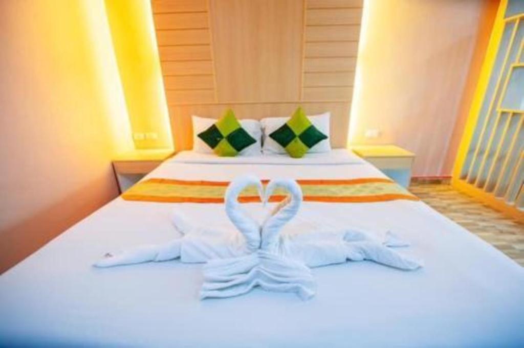 Oyo 343 Wanna Marine Hotel Patong Ngoại thất bức ảnh