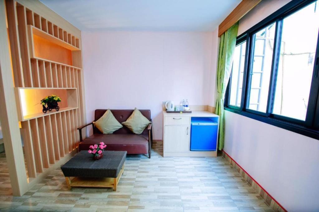 Oyo 343 Wanna Marine Hotel Patong Ngoại thất bức ảnh